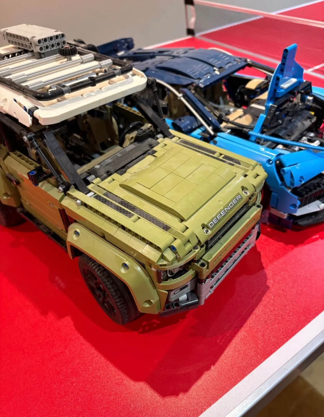 LEGO Technic Bugatti & Land Rover Defender Sets - photo 5