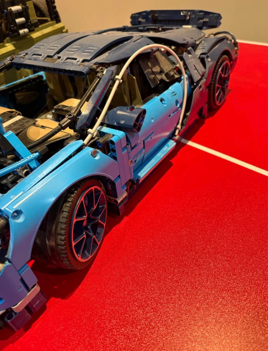 LEGO Technic Bugatti & Land Rover Defender Sets - photo 3