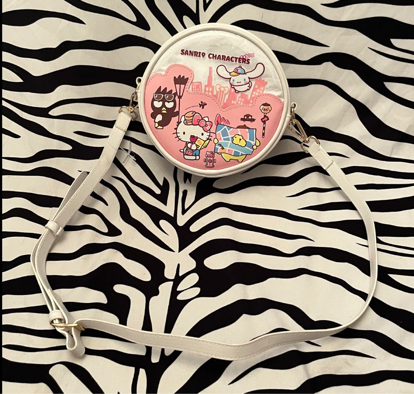 💗 Hello Kitty Characters round crossbody bag 💗