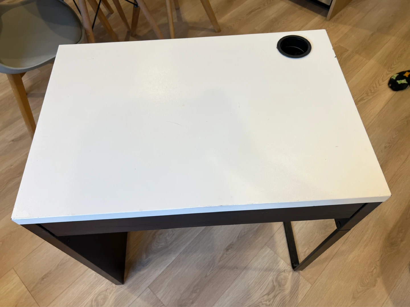 White and brown desk with drawer - photo 3