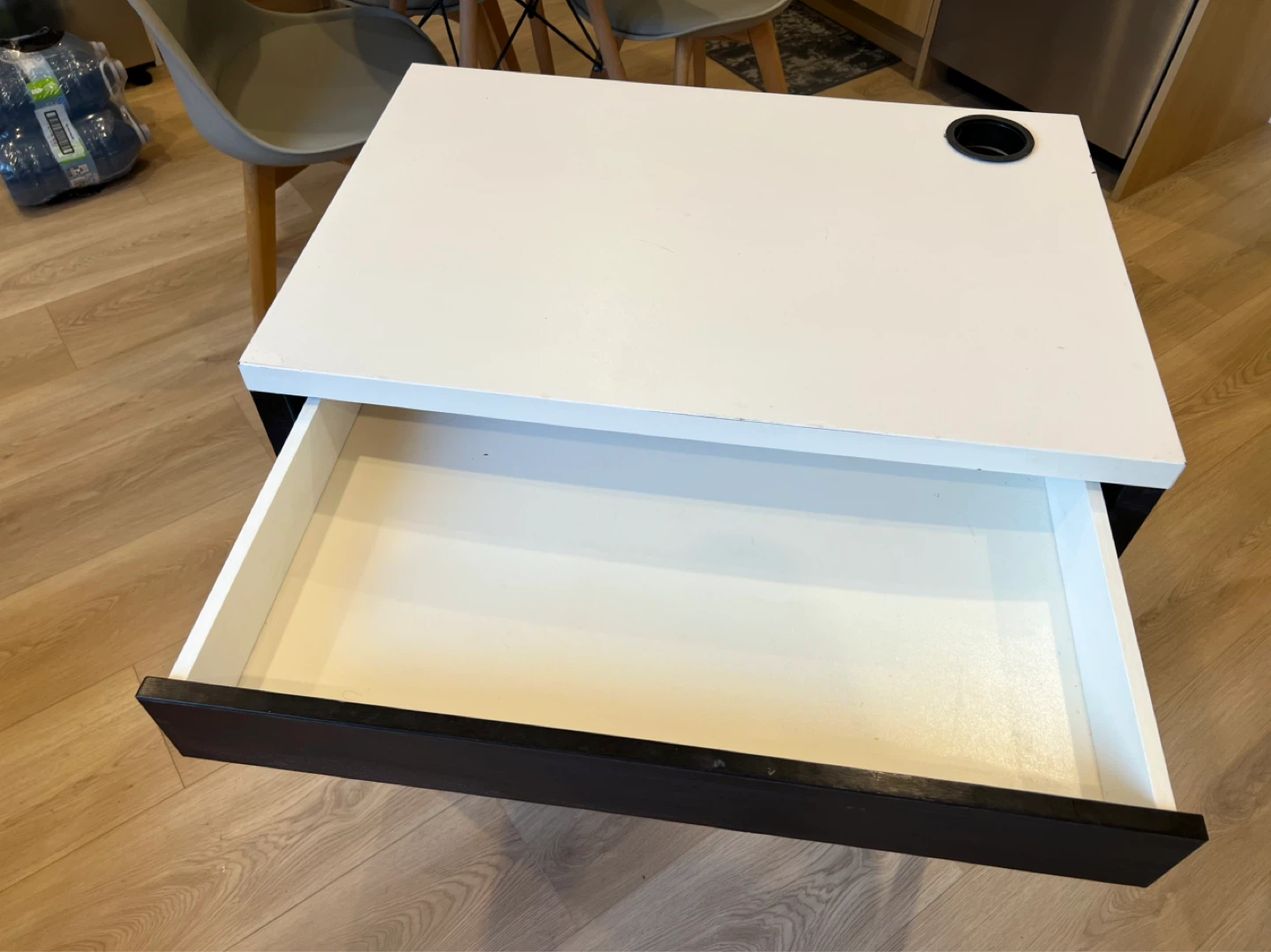 White and brown desk with drawer - photo 2