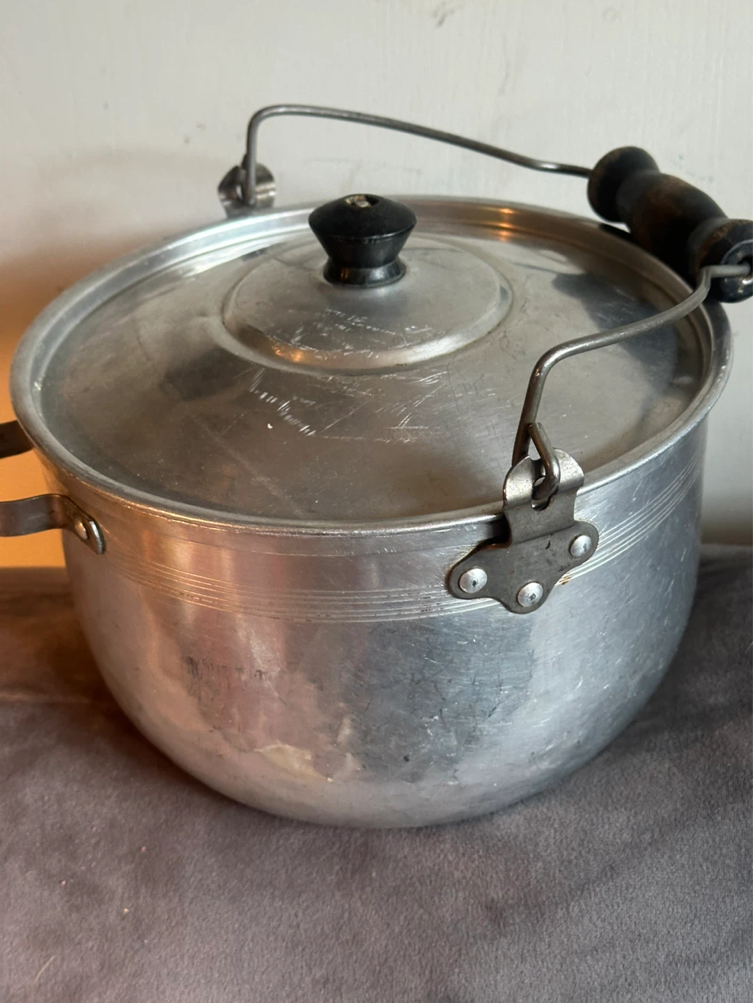Vintage Walker Ware Metal  Stock/camping Pot - photo 3