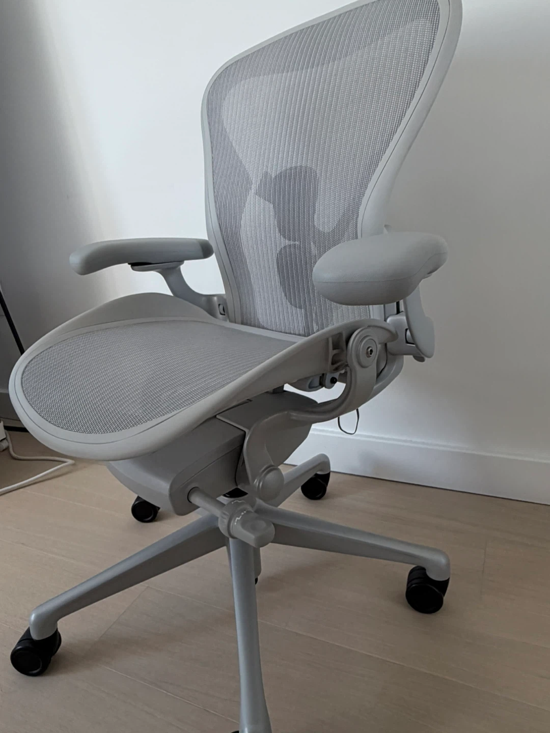 Herman Miller Aeron Chair - grey - photo 3