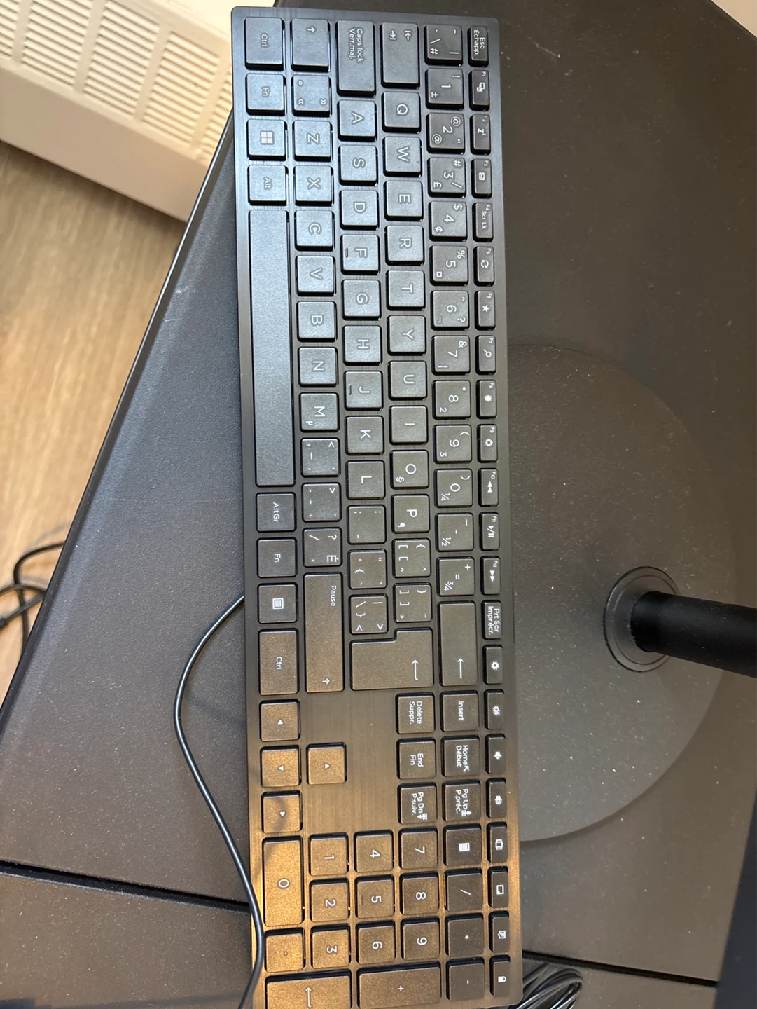Black wired keyboard