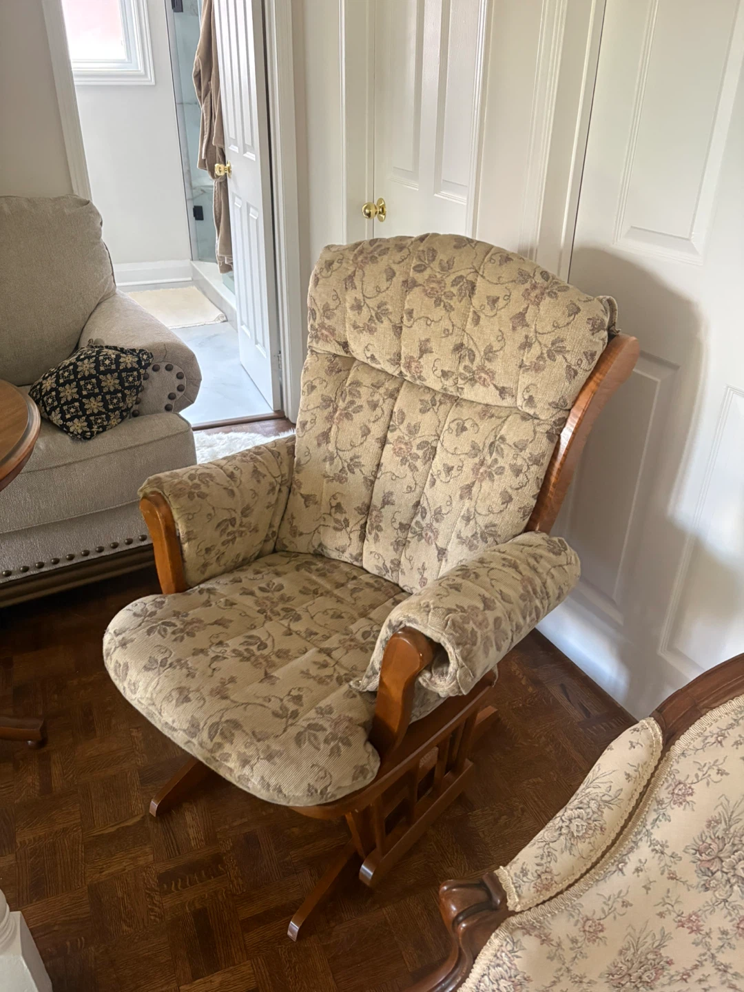 Comfortable Glider Rocker Chair with Floral Upholstery - photo 2