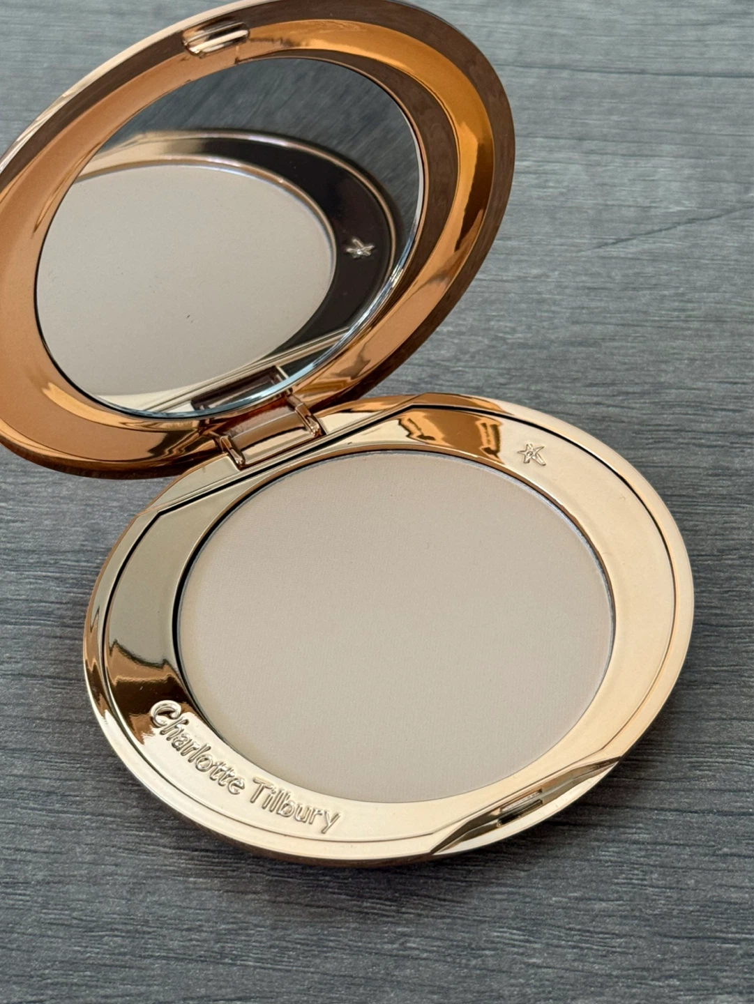 Charlotte Tilbury Airbrush Flawless Finish Powder - Medium 2