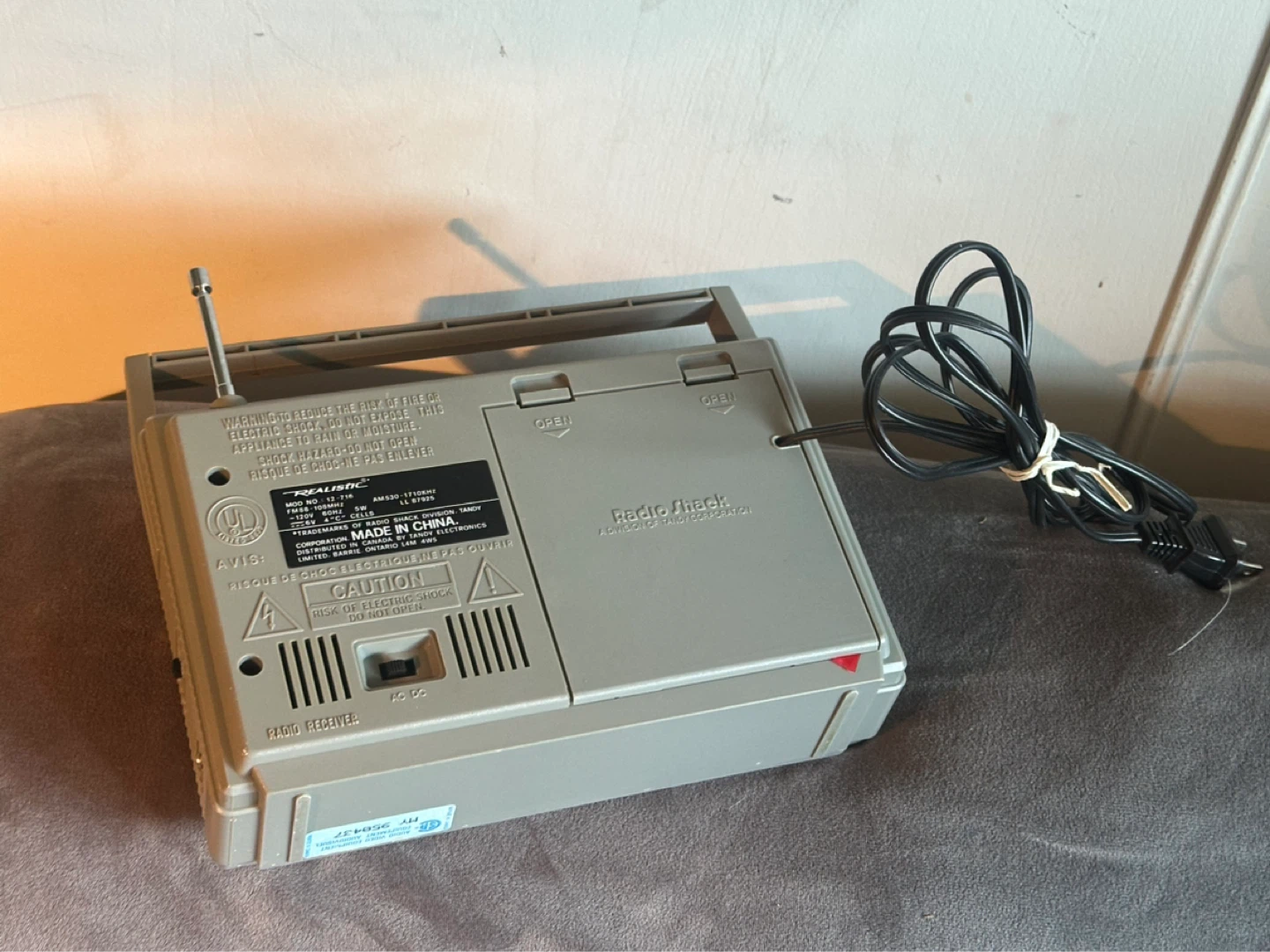 Vintage Radio Shack Realistic am/fm band radio - photo 4