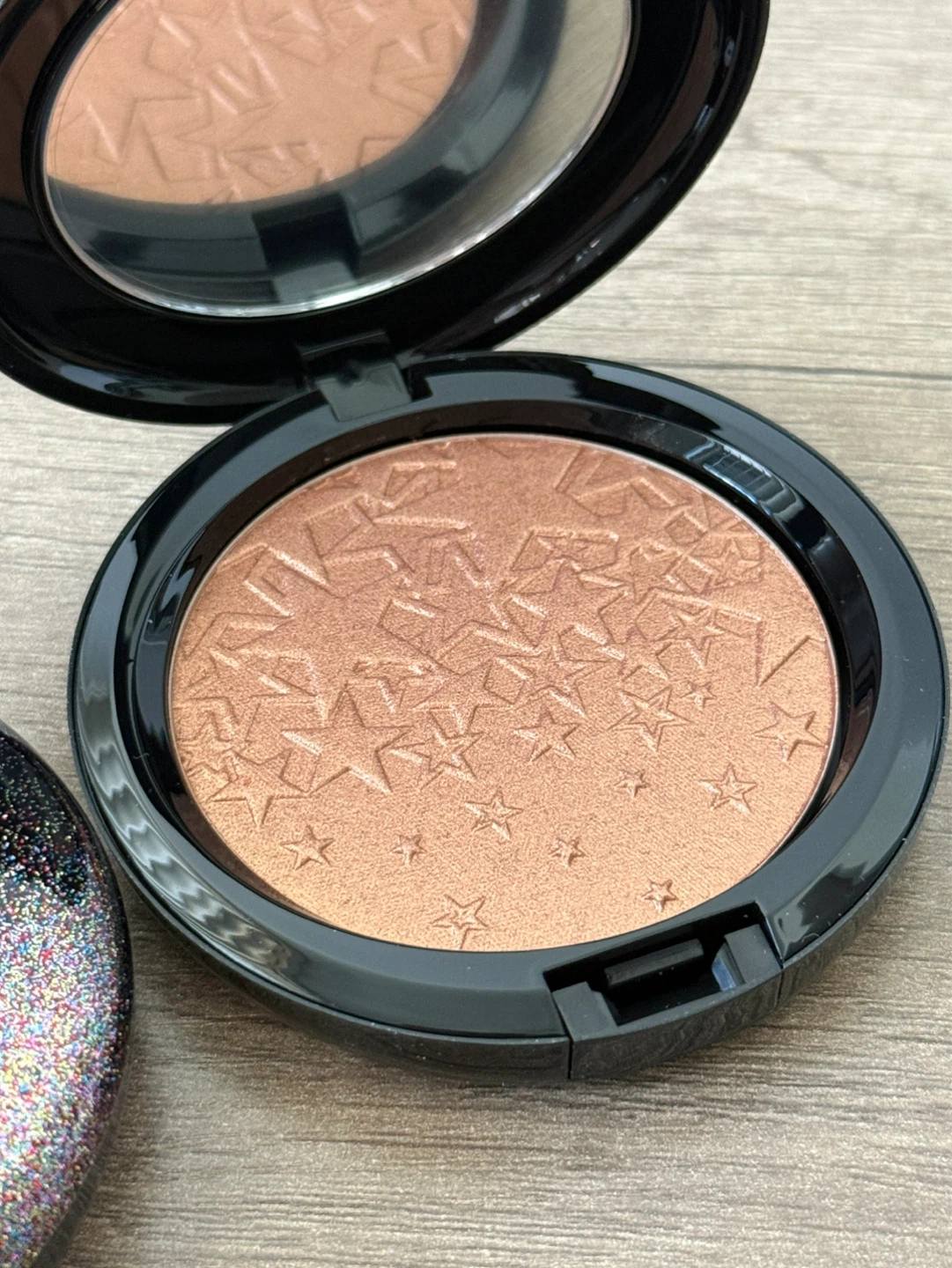 MAC Rising Star Opalescent Powder