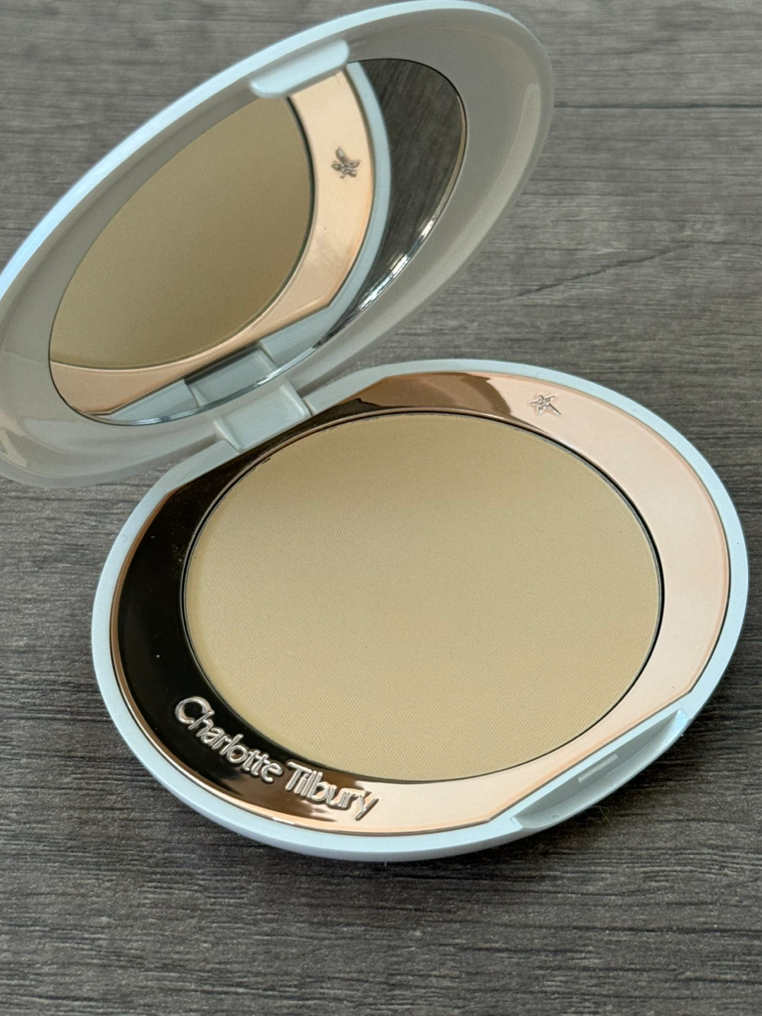 Charlotte Tilbury Airbrush Flawless Finish Brightening Powder