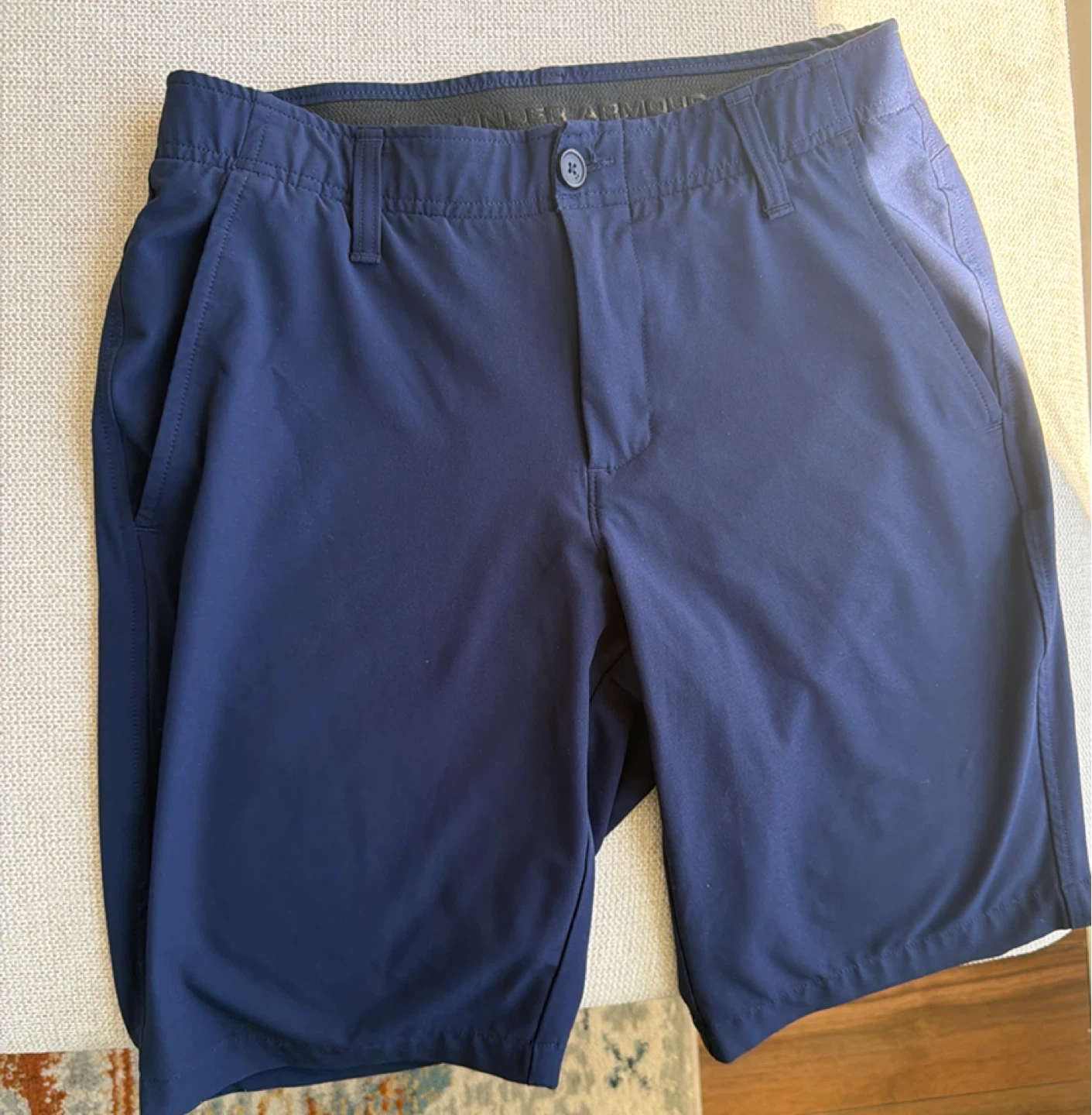 Like new- Under Armour Navy Golf Shorts Size 32