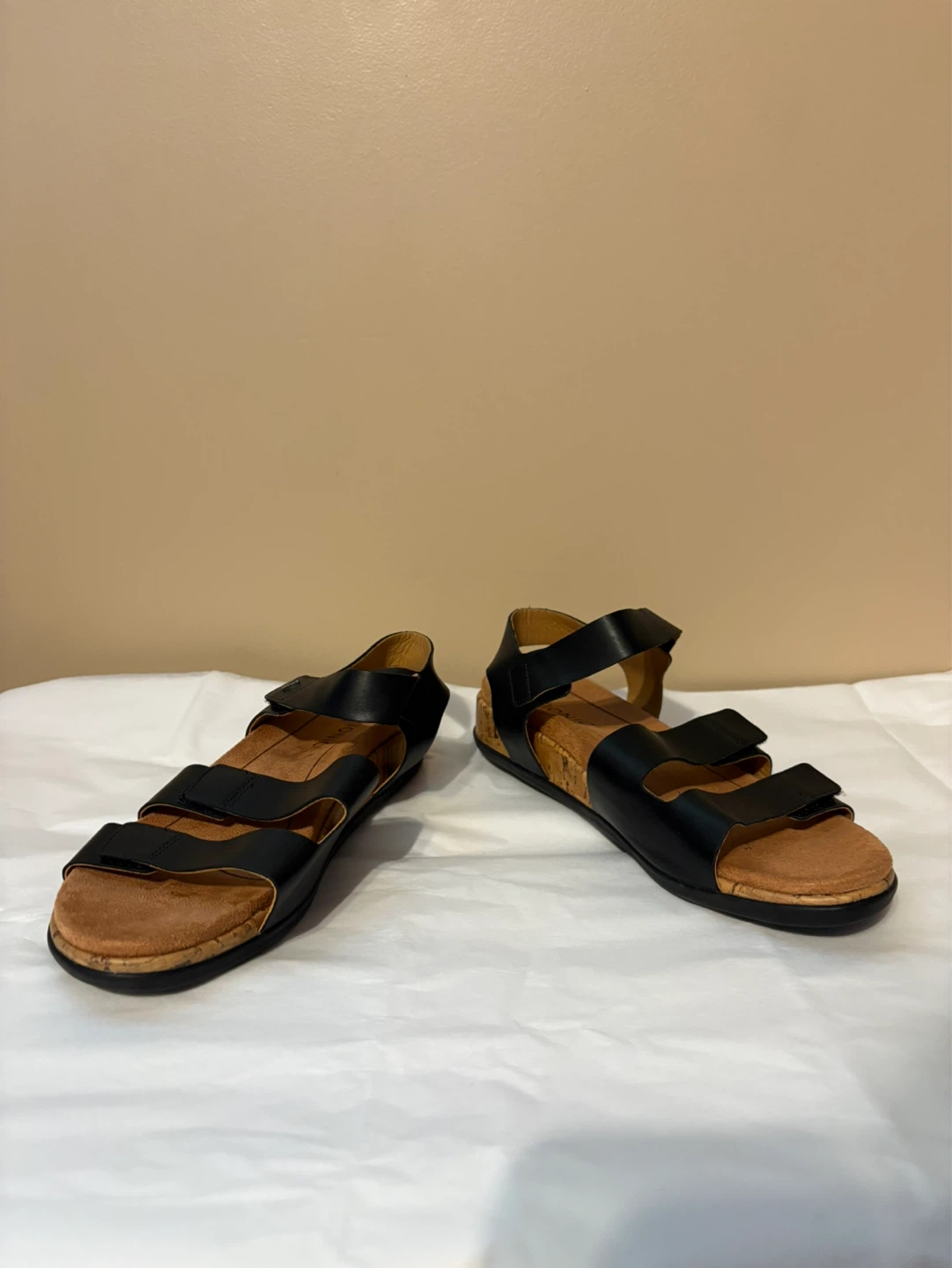 New Vionic Black Leather Sandals Size 7 - photo 2