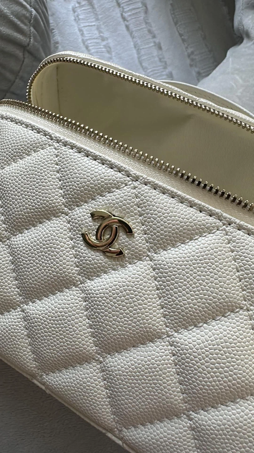 Chanel Vanity Case (450)