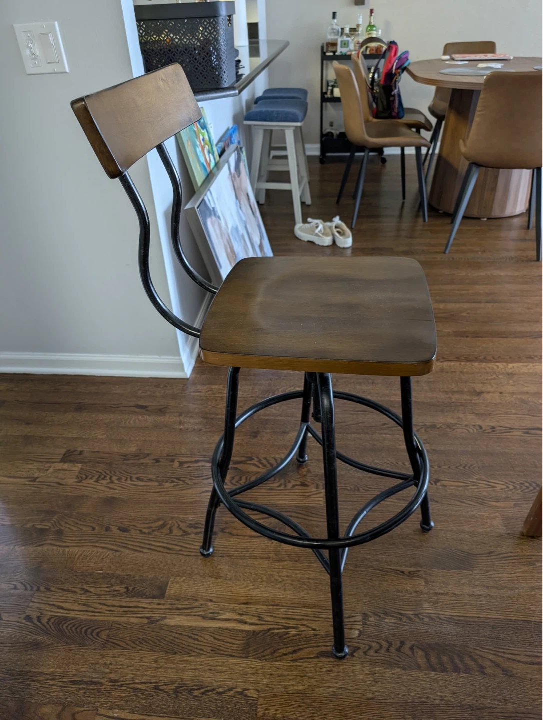 Pair of Adjustable Swivel Bar Stool with Back - Wood and Metal - photo 4