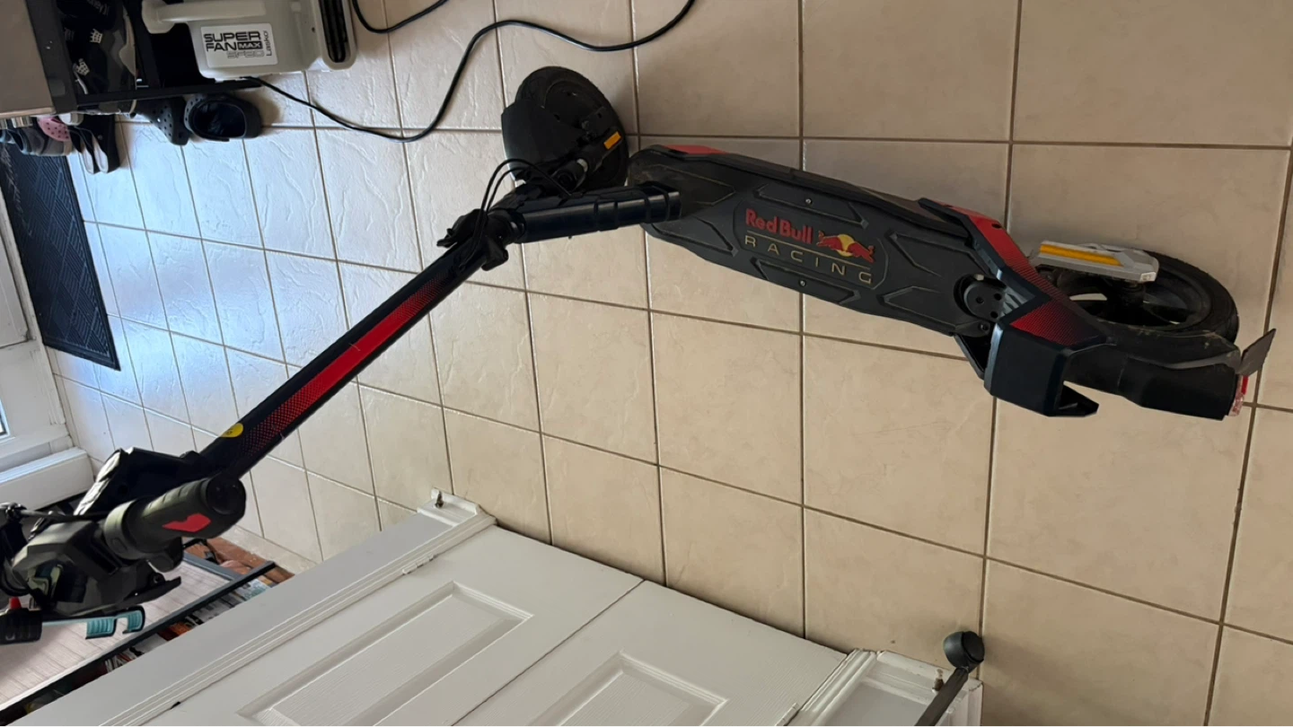 Red bull racing e-scooter - photo 2