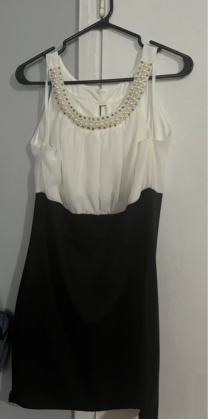 White & Black Embellished Neckline Dress - photo 2