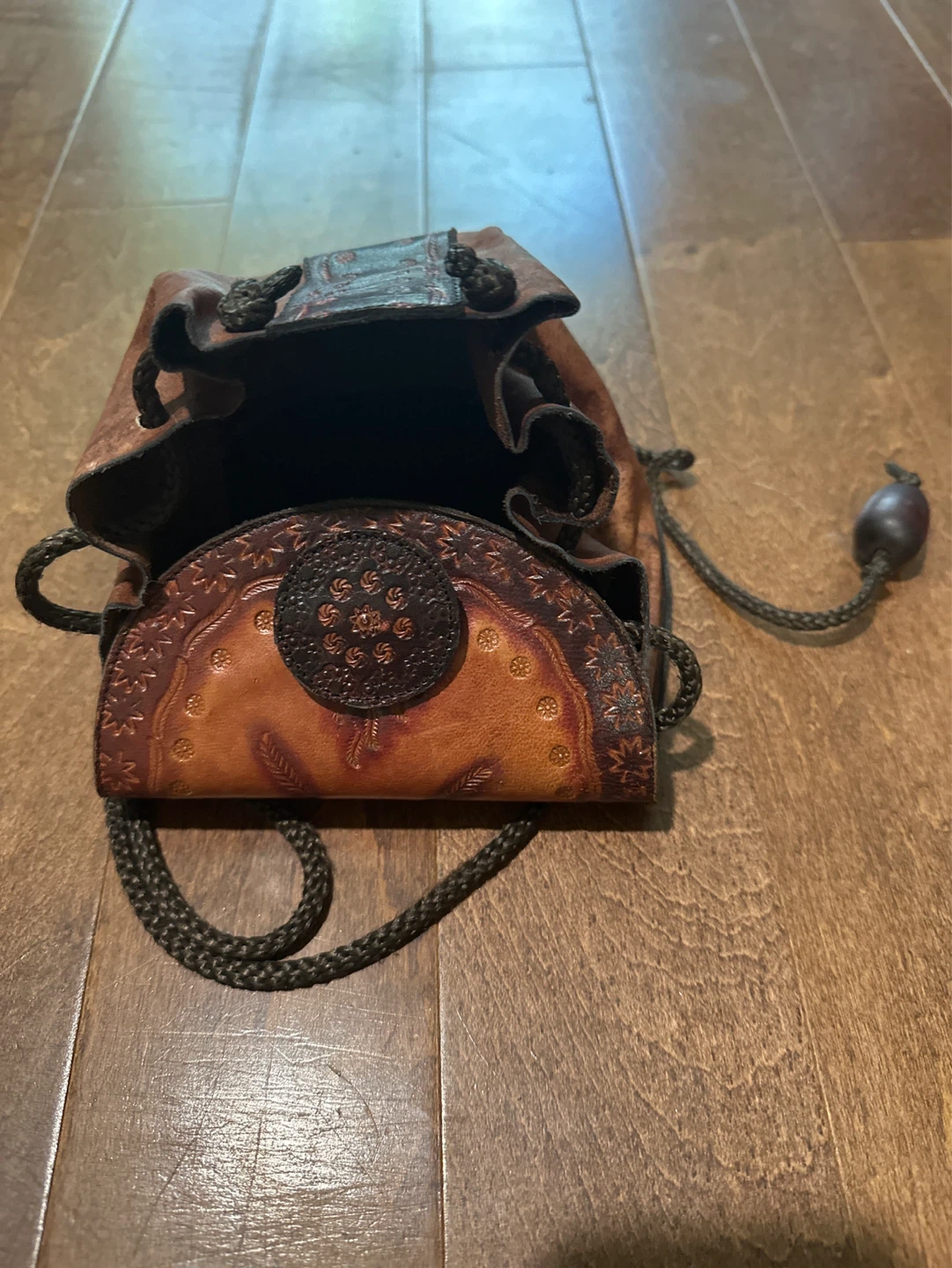 Vintage Leather Drawstring Pouch Bag - photo 2