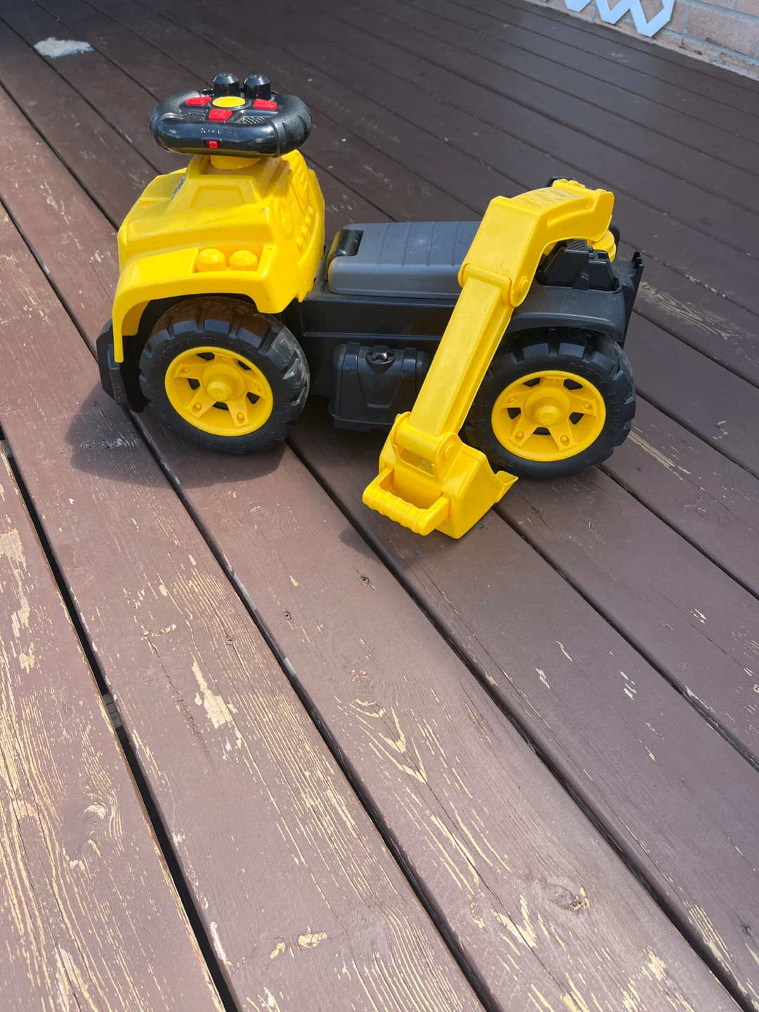 CAT Ride-On Excavator Toy - photo 3