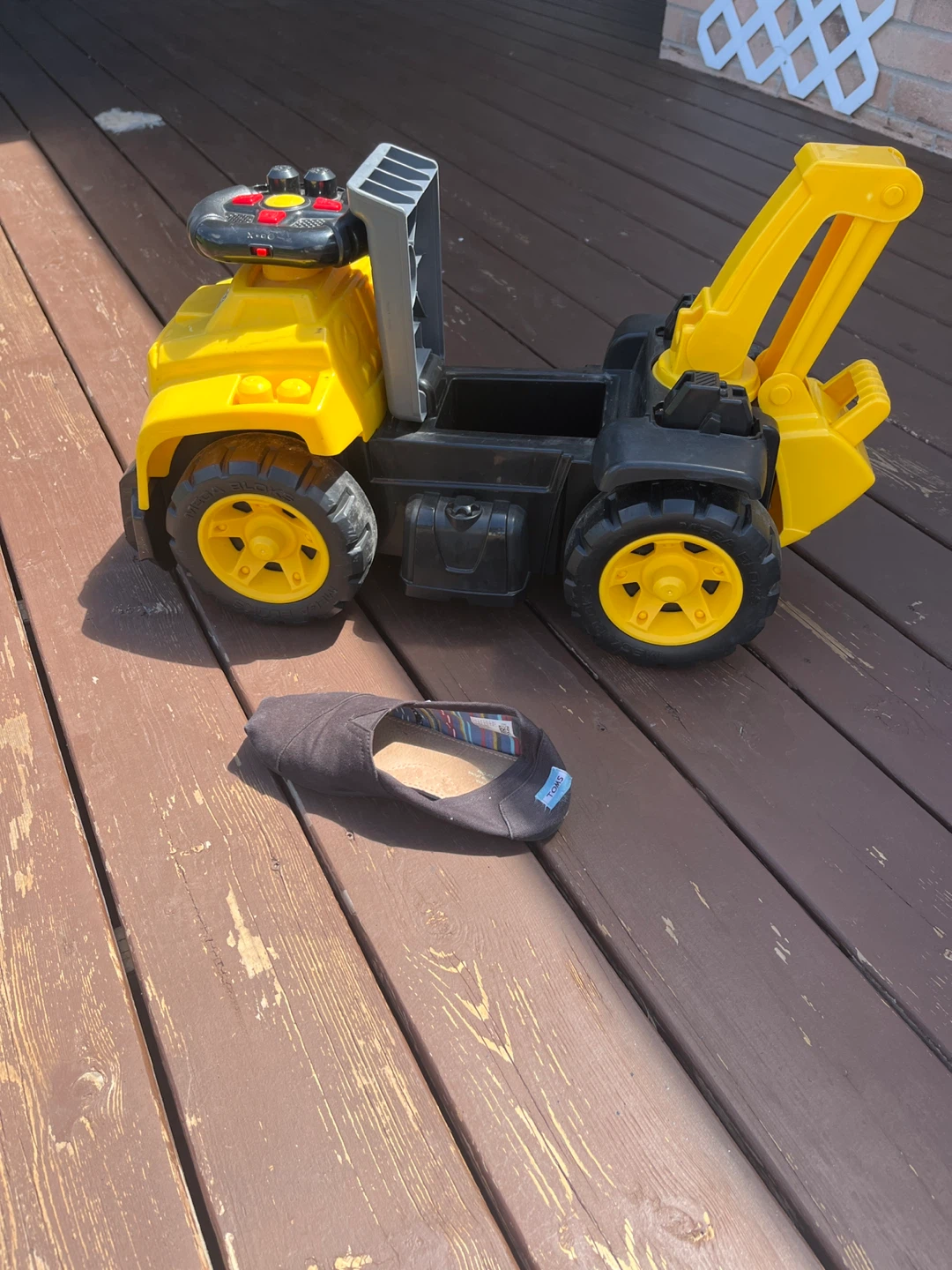 CAT Ride-On Excavator Toy - photo 5