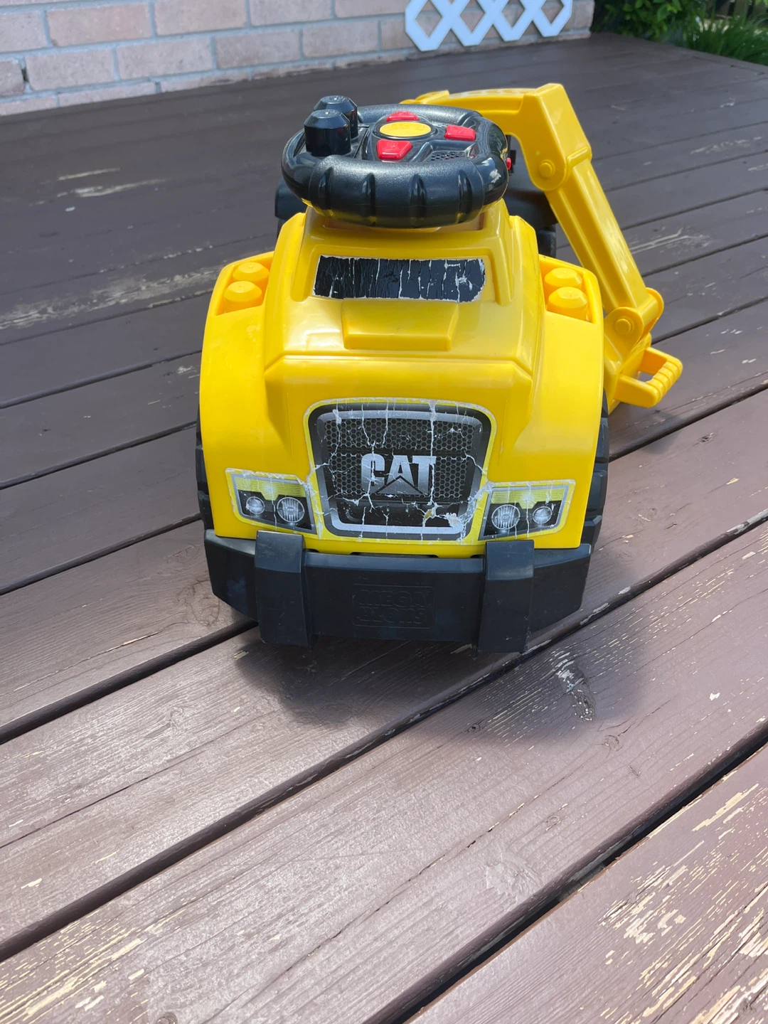 CAT Ride-On Excavator Toy - photo 2