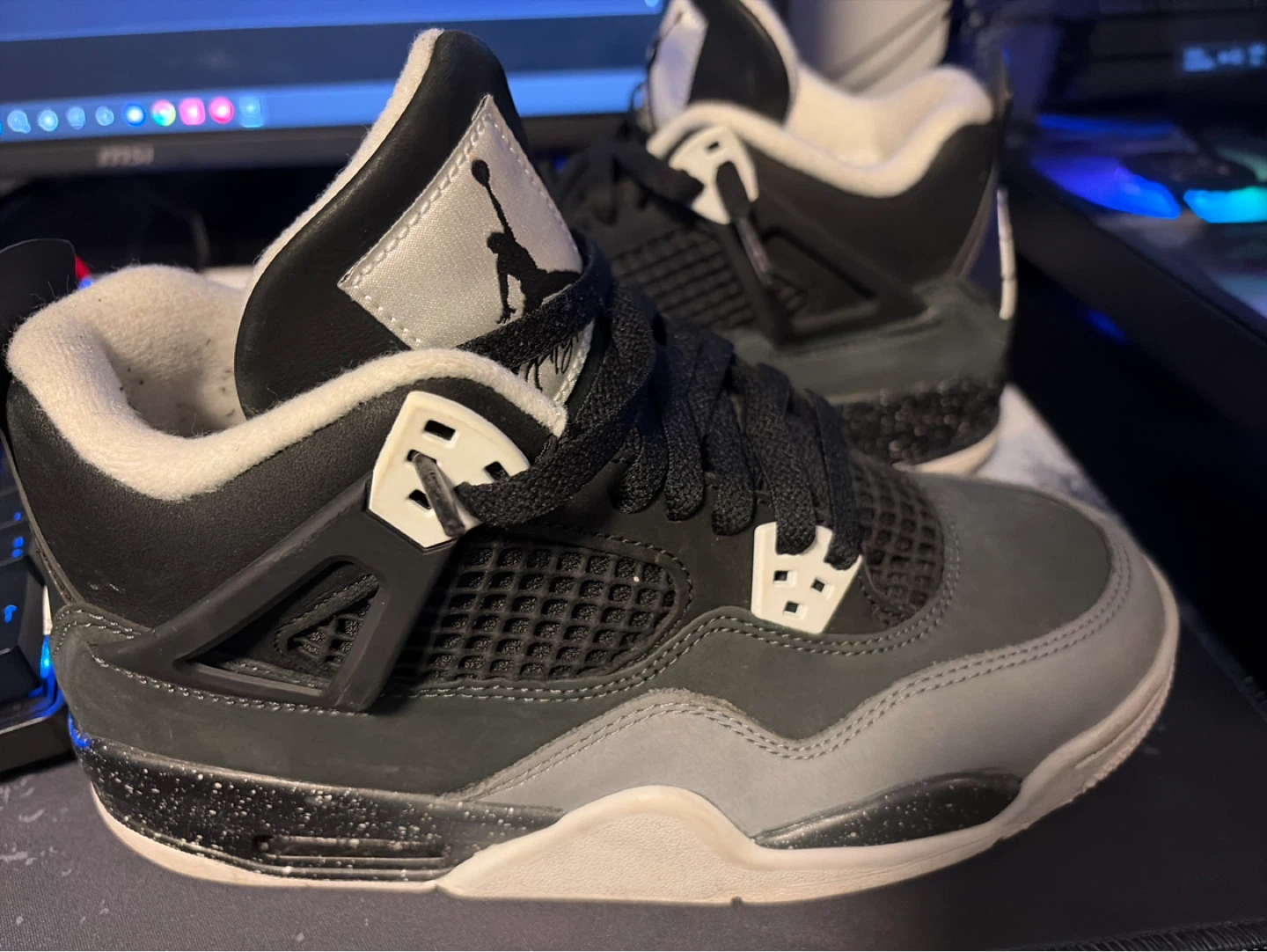 Jordan 4 fear size 6 Us