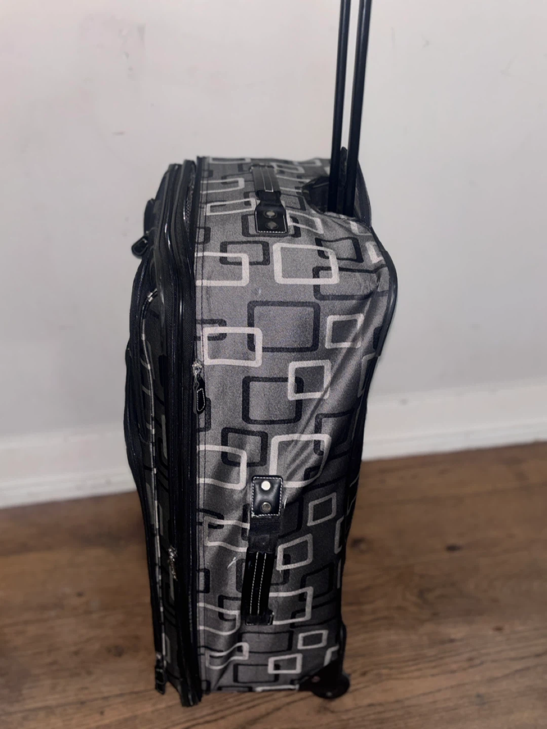 Ricardo Suitcase with Wheels - photo 2