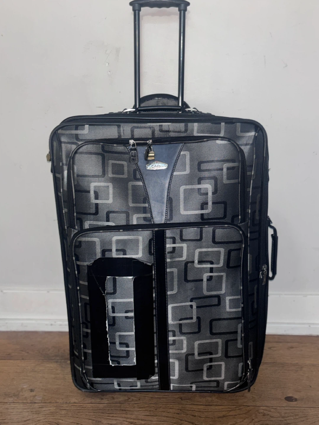 Ricardo Suitcase with Wheels