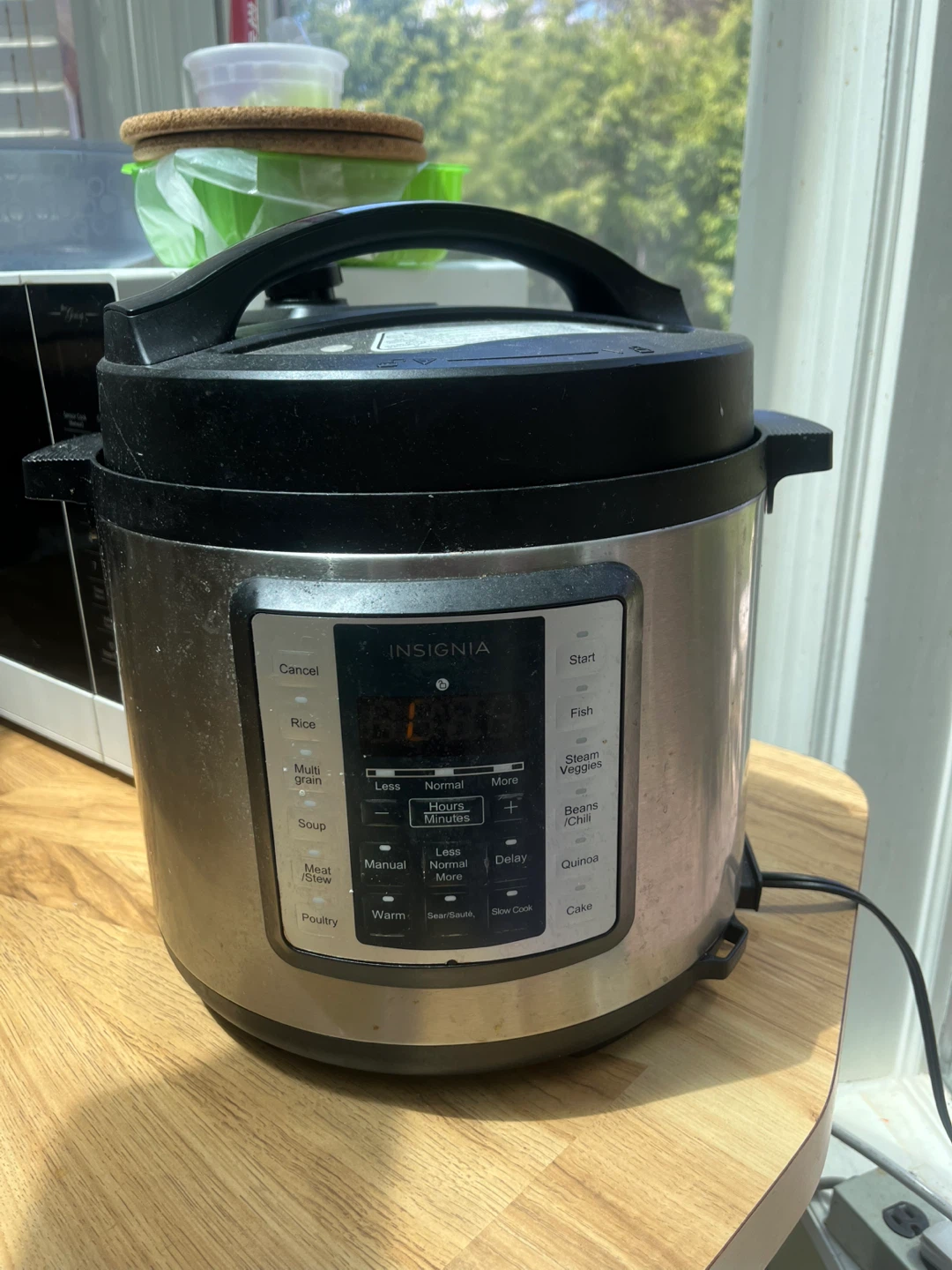 Insignia Instant Pot Pressure Cooker
