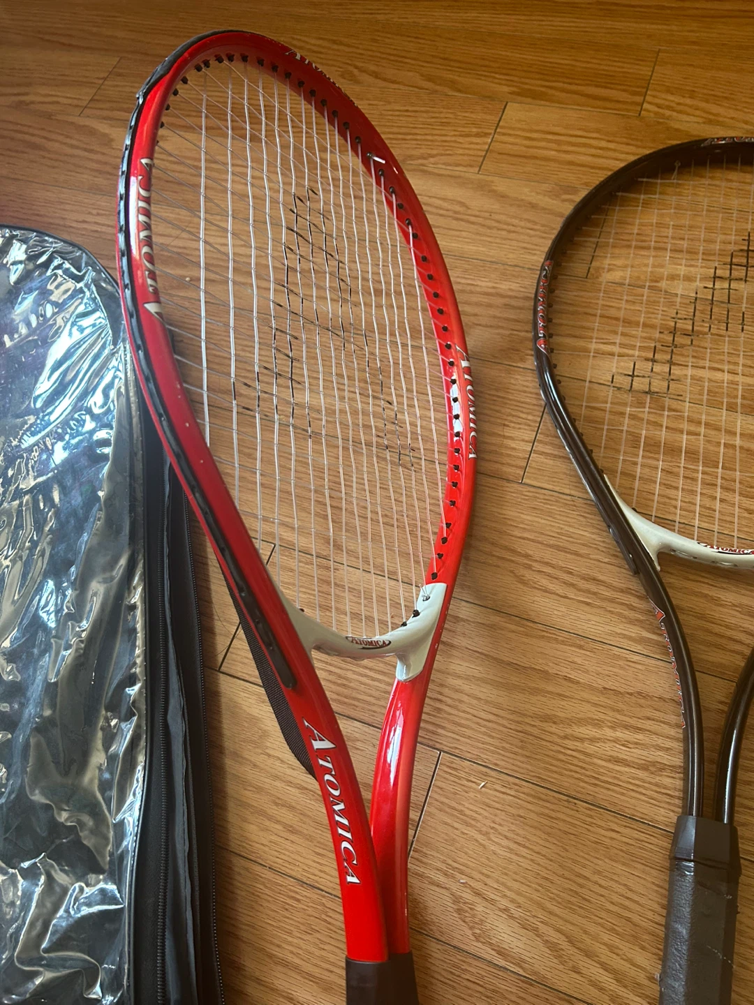 2x Atomica Tennis Racquets with Bag - photo 4
