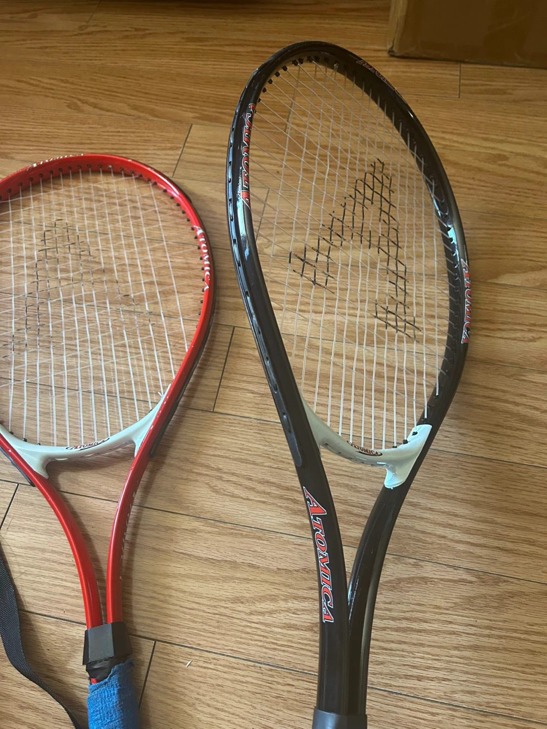 2x Atomica Tennis Racquets with Bag - photo 2