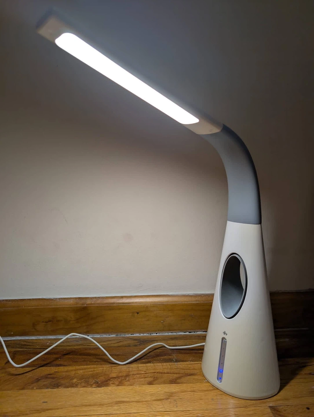 LED Lamp with Bladeless Fan