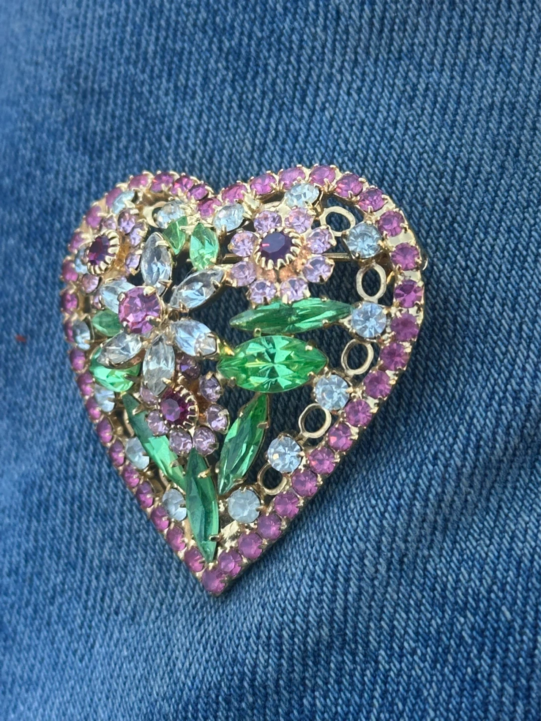 Signed Vintage Dorothy Bauer rhinestone heart and flowers brooch - photo 2