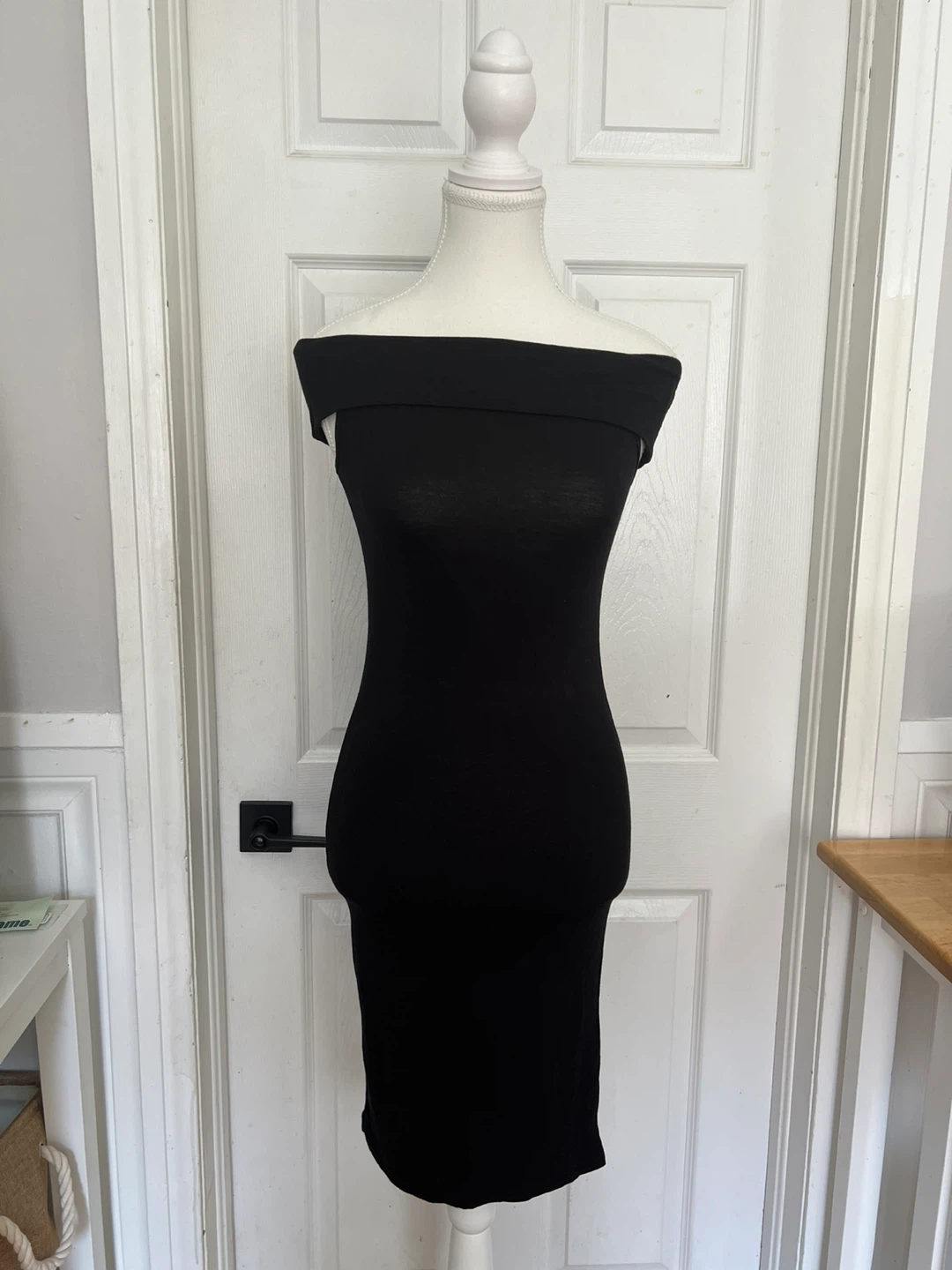 Black Off-the-Shoulder Bodycon Dress