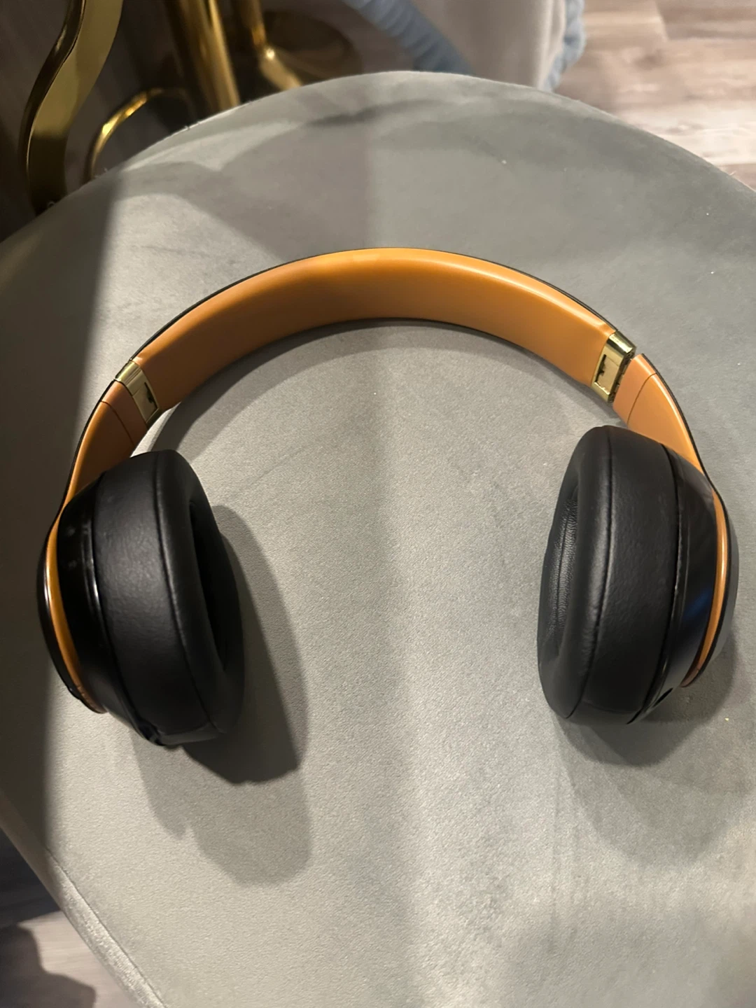 Beats Studio3 Wireless Over-Ear Headphones - Black/Tan - photo 5