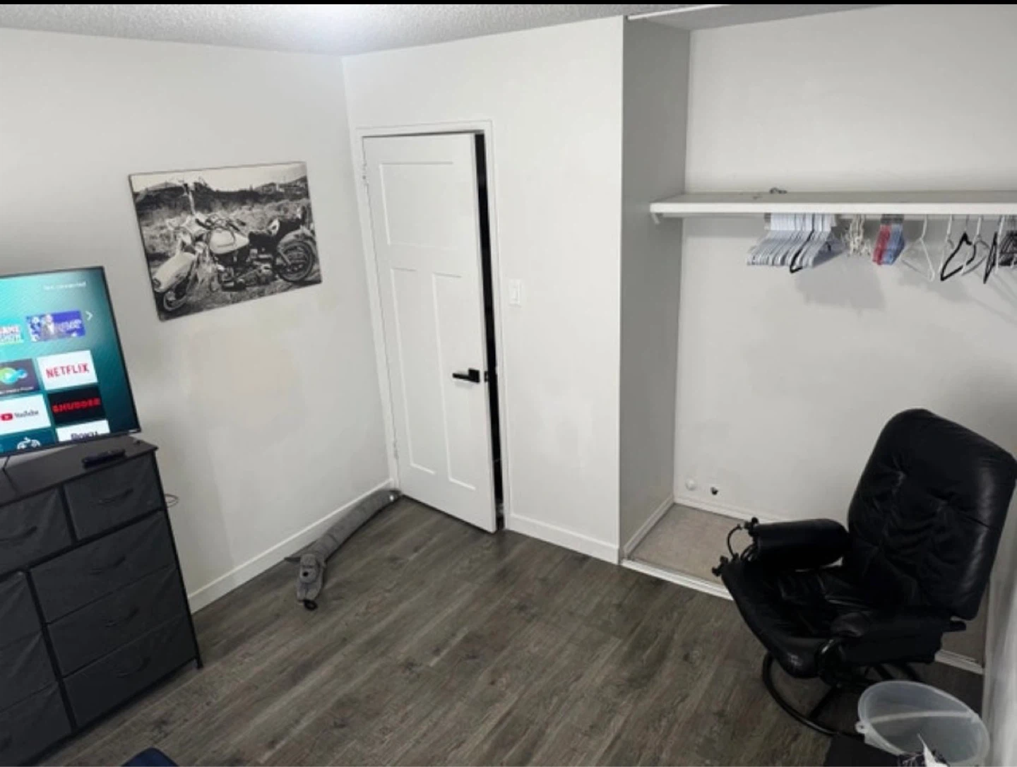 URGENT!’ FEMALE ROOMMATE FOR SHARED SPACE
