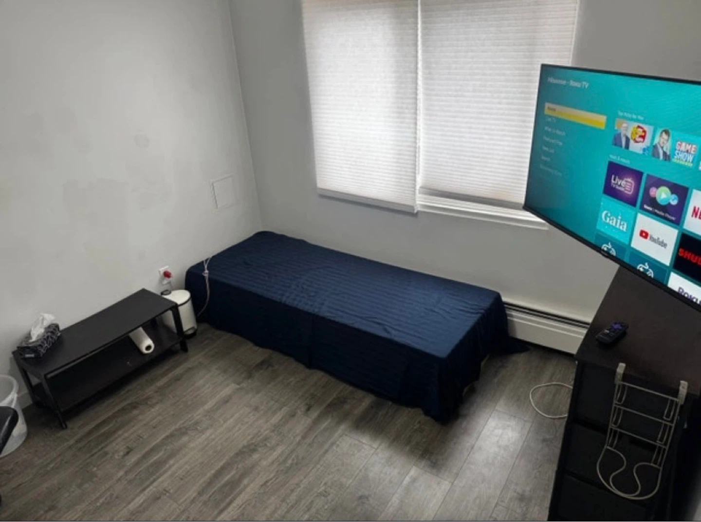URGENT!’ FEMALE ROOMMATE FOR SHARED SPACE - photo 3