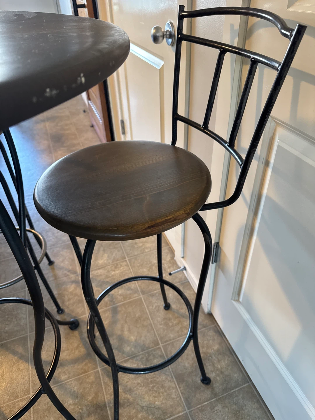 Round Pub Table with 4Bar Stools - photo 3