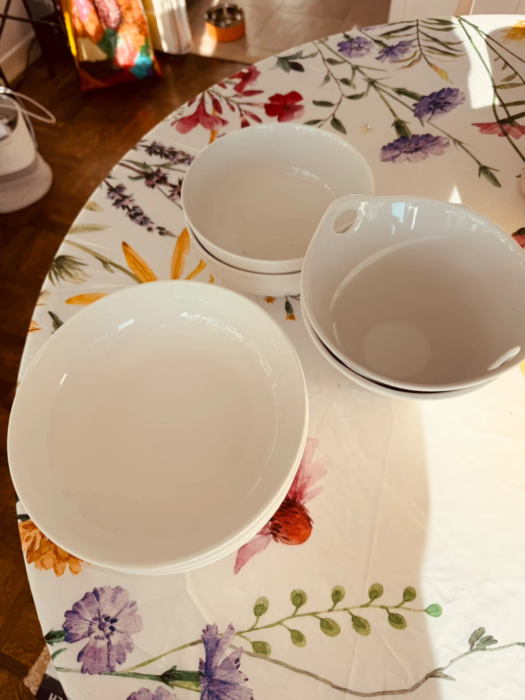 Set of 4 White Ceramic Bowls