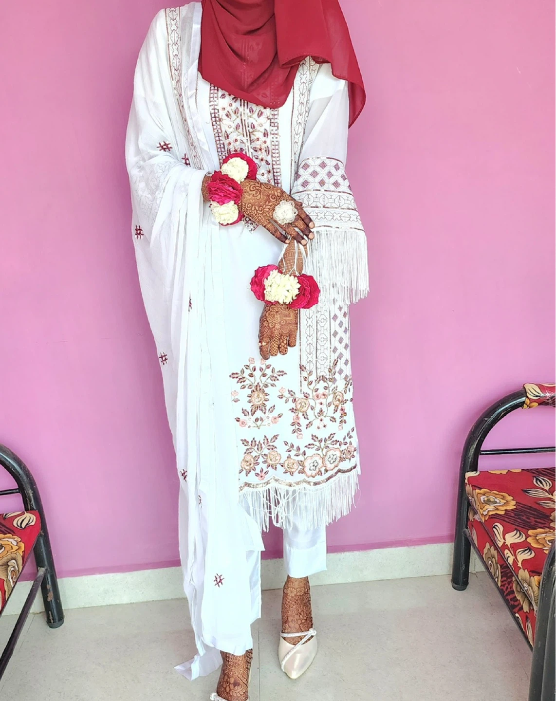 White Embroidered Kameez Shalwar with Red Scarf - photo 2