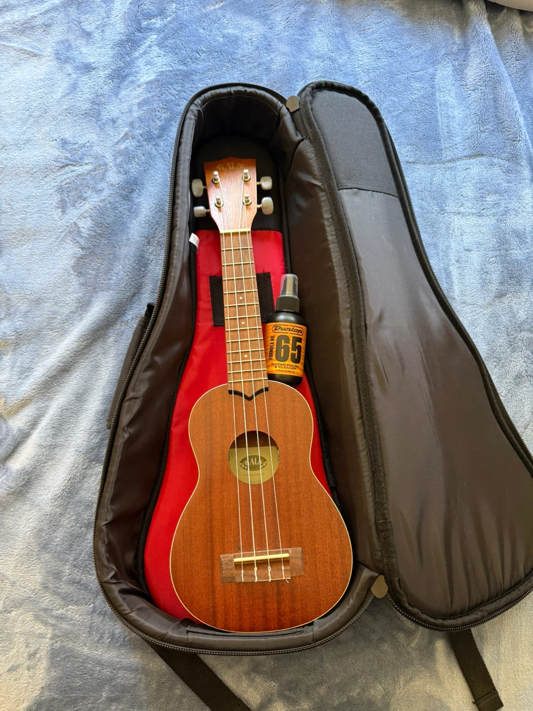 Rouge Valley Ukulele Case with Dunlop 65 Guitar Polish