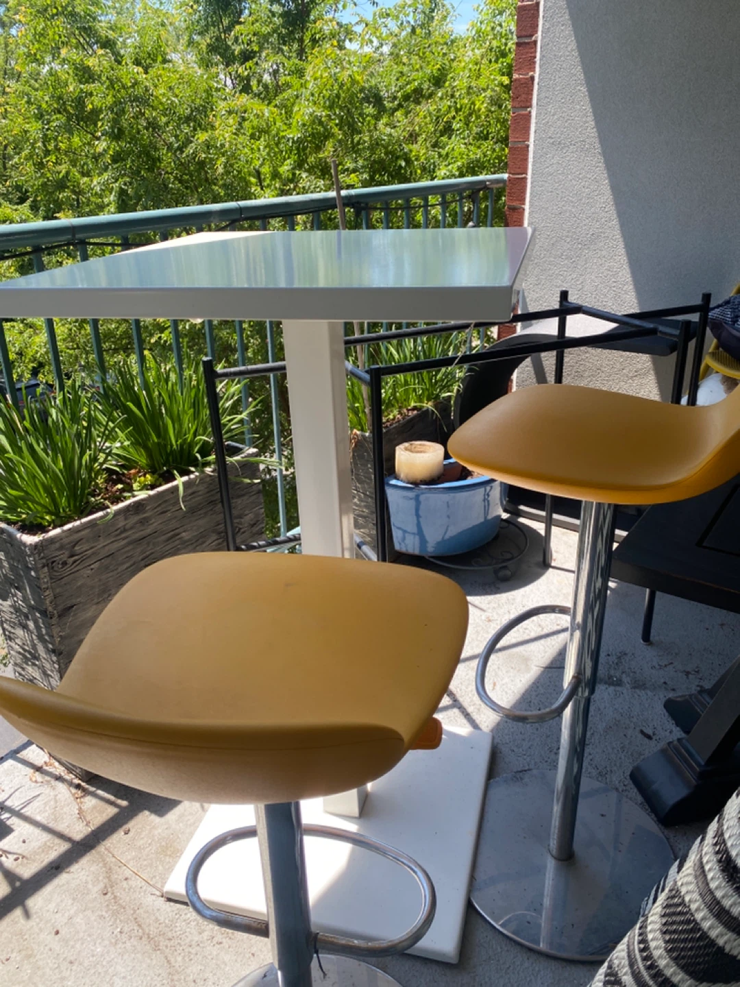 Modern White Bar Table with Yellow Stools - photo 2