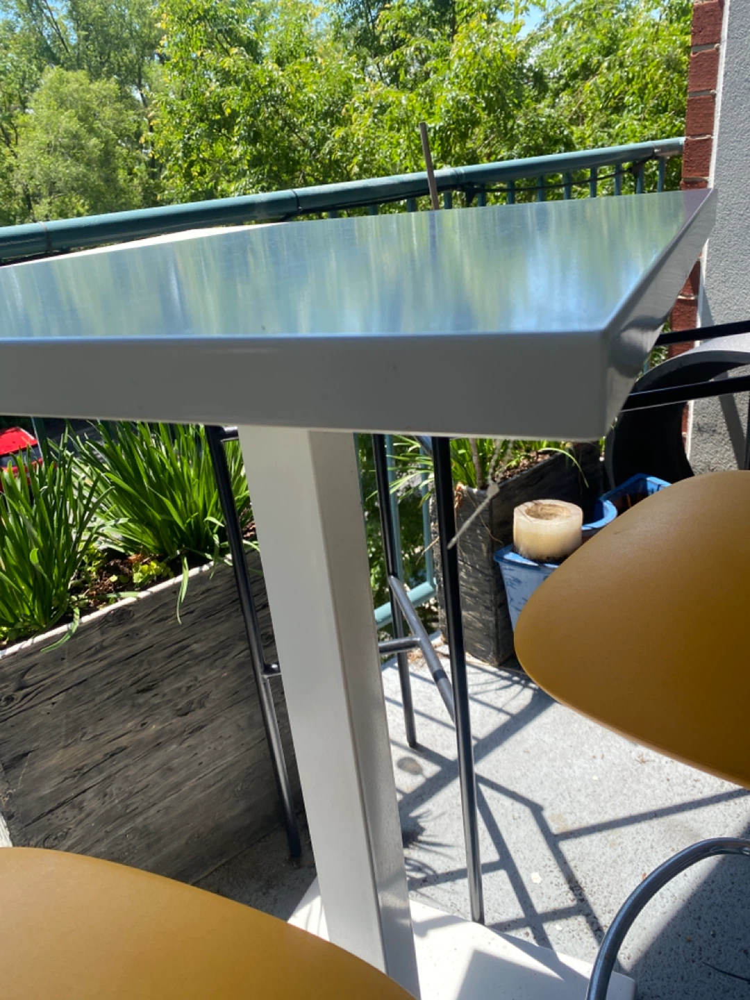 Modern White Bar Table with Yellow Stools - photo 3