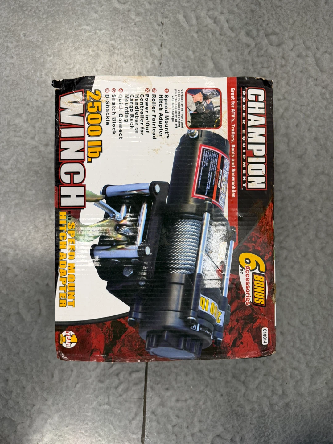Champion 2500 lb Winch with Speed Mount Hitch Adapter