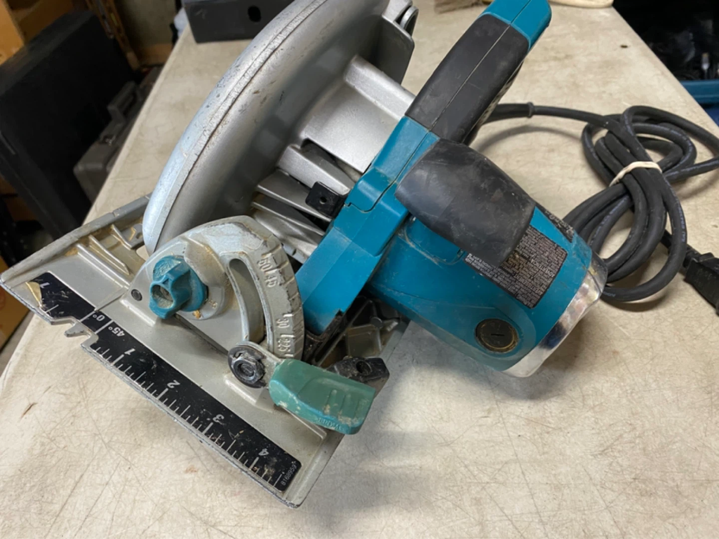 Makita 8-1/4” magnesium circular saw - photo 2