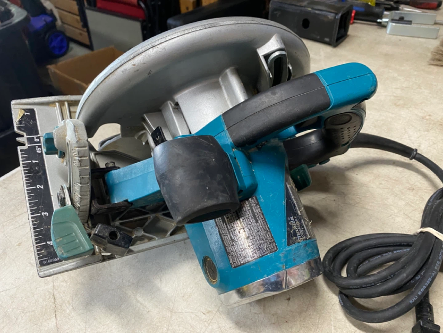 Makita 8-1/4” magnesium circular saw