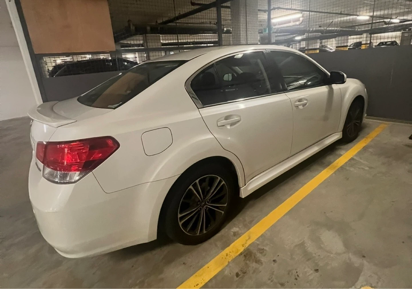 Local No-Accident White Subaru Legacy AWD w/ CarPlay - photo 4
