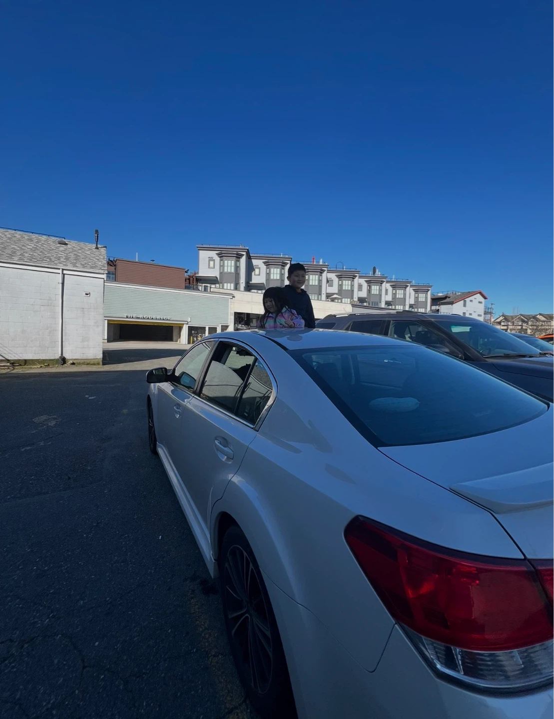 Local No-Accident White Subaru Legacy AWD w/ CarPlay - photo 2