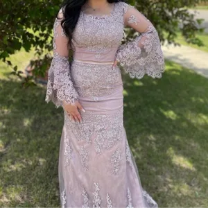 Women's Lace Evening Gown