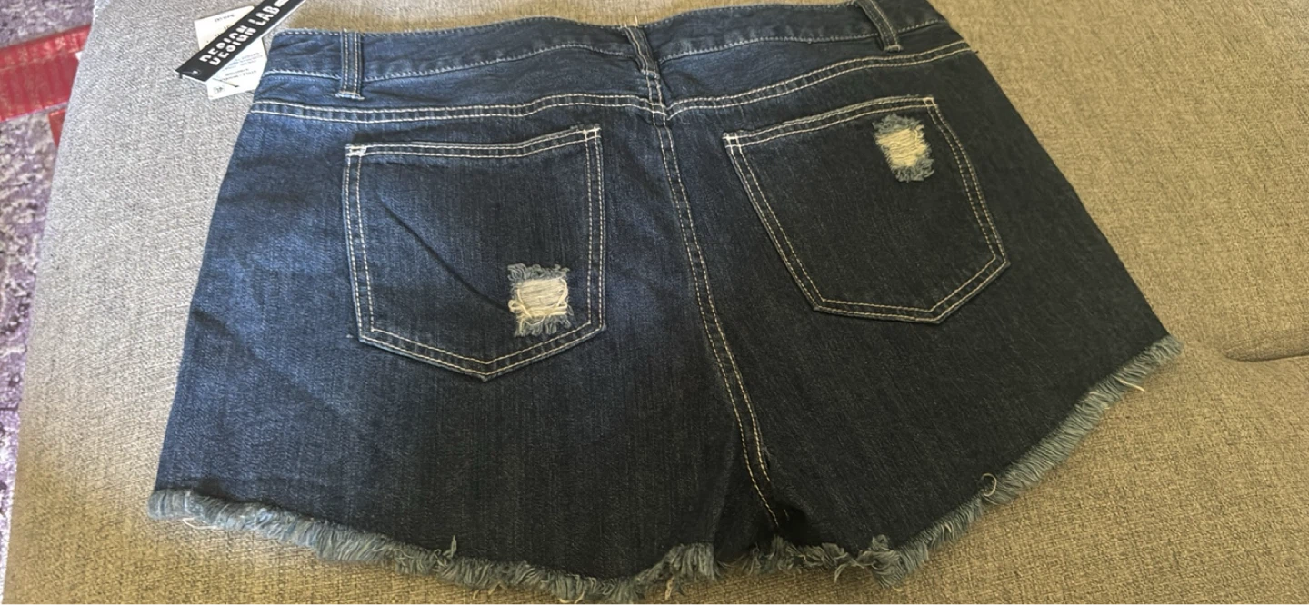 DESIGN LAB Embroidered Denim Shorts - photo 2