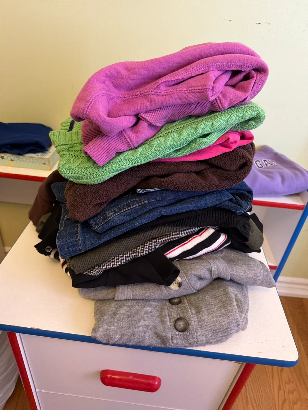 Bundle of kids' clothing