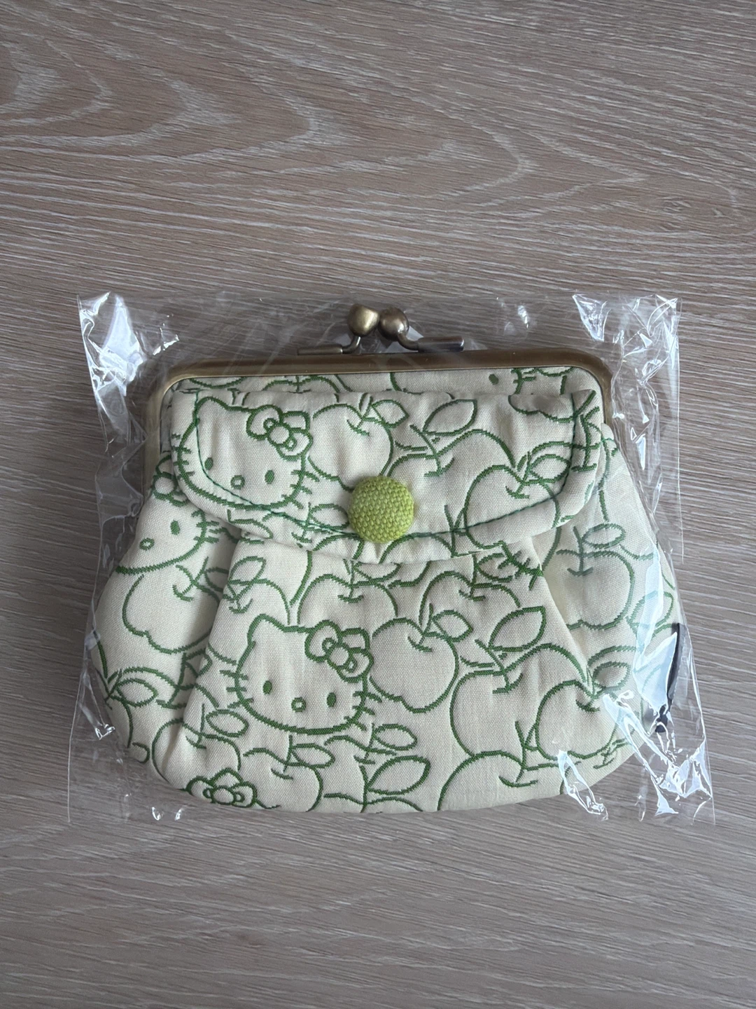 Kyoto exclusive! Matcha 🍵 hello kitty purse